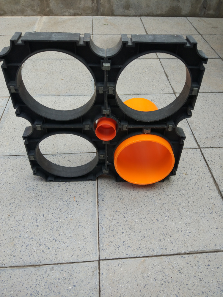  PVC�����ܹ��� �������͸�ʴ ���µ��±�����֧�Ź̶���